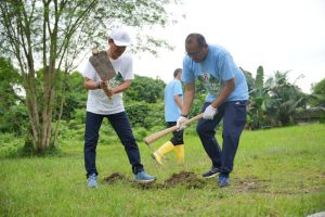 Pupuk Kaltim memulai aksi penanaman 1.977 pohon secara bertahap pada HUT ke-48, yang diawali dengan penanaman 153 bibit pohon buah di lahan seluas 2.700 meter persegi di area perusahaan.
