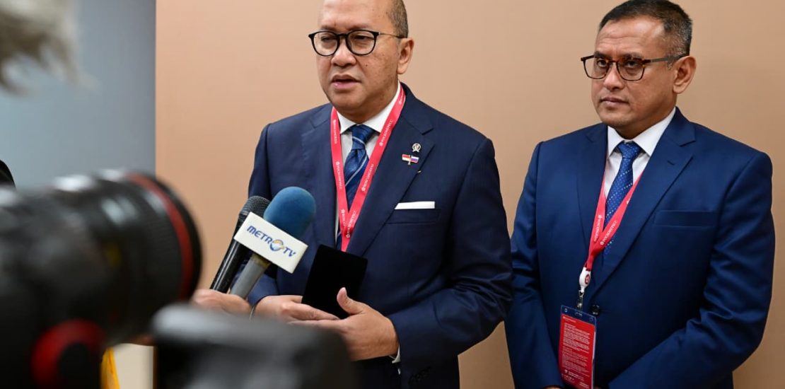 Menteri Investasi dan Hilirisasi sekaligus CEO Danantara, Rosan P. Roeslani dan Direktur Utama PT Pupuk Indonesia (Persero) Rahmad Pribadi saat memberikan keterangan pers di Vladivostok, Rusia, Kamis, 3 September 2026.